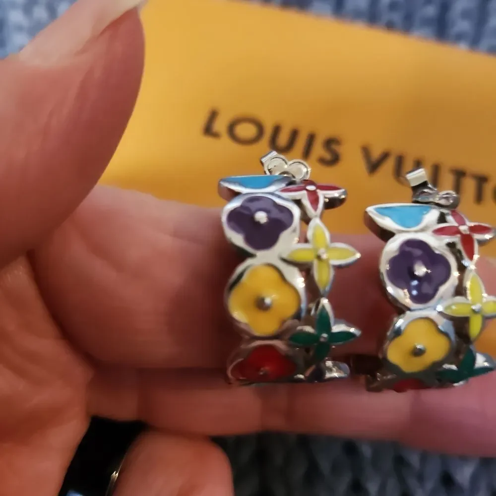 Louis Vuitton solid quality